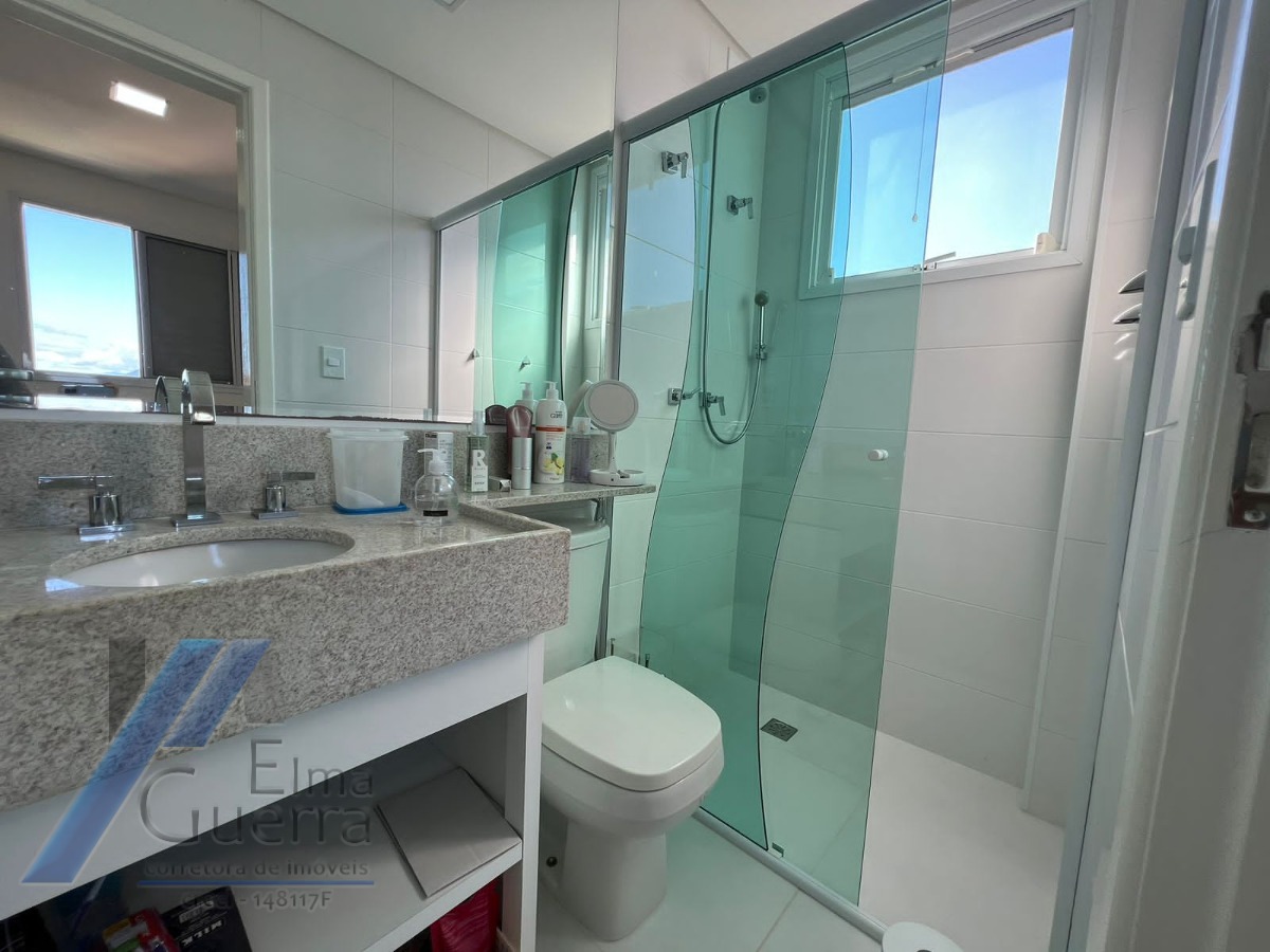 Ubatuba, Itaguá - Apartamento cobertura com 03 suítes e área de lazer com vista para o mar.