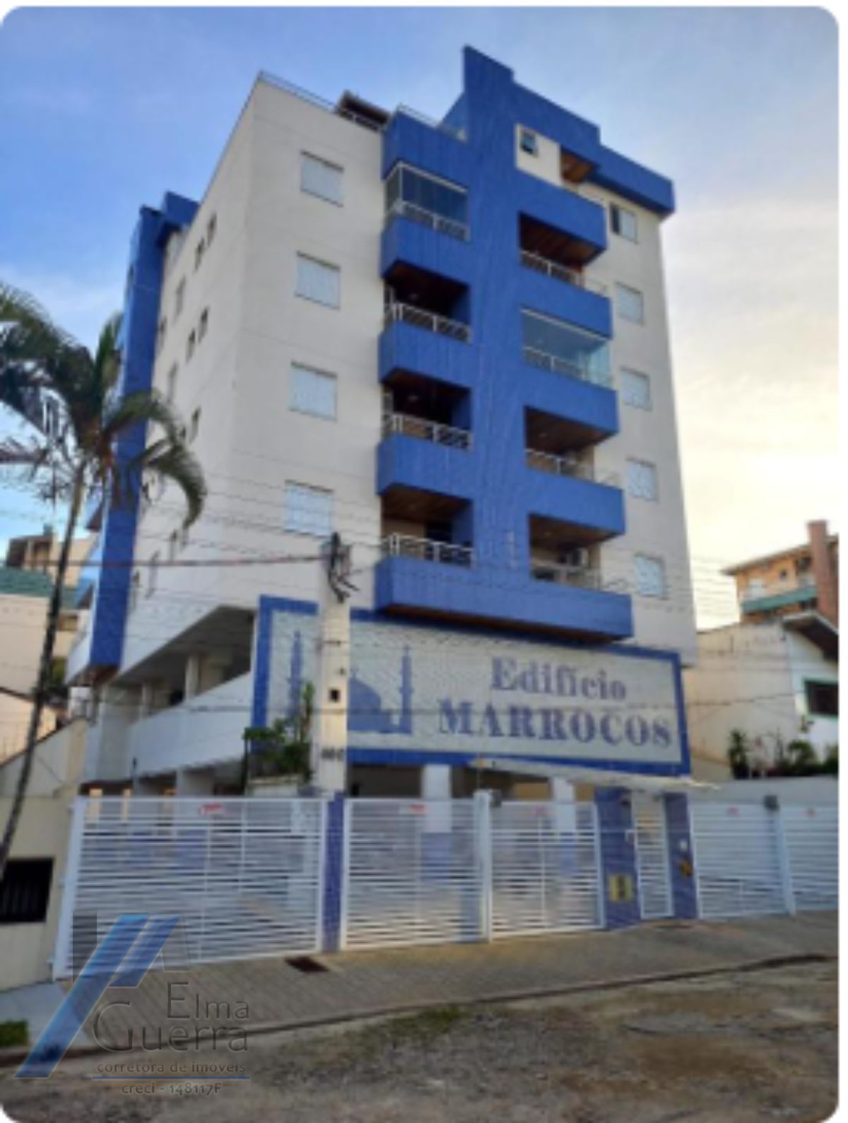 Ubatuba, Itaguá - Apartamento cobertura com 03 suítes e área de lazer com vista para o mar.