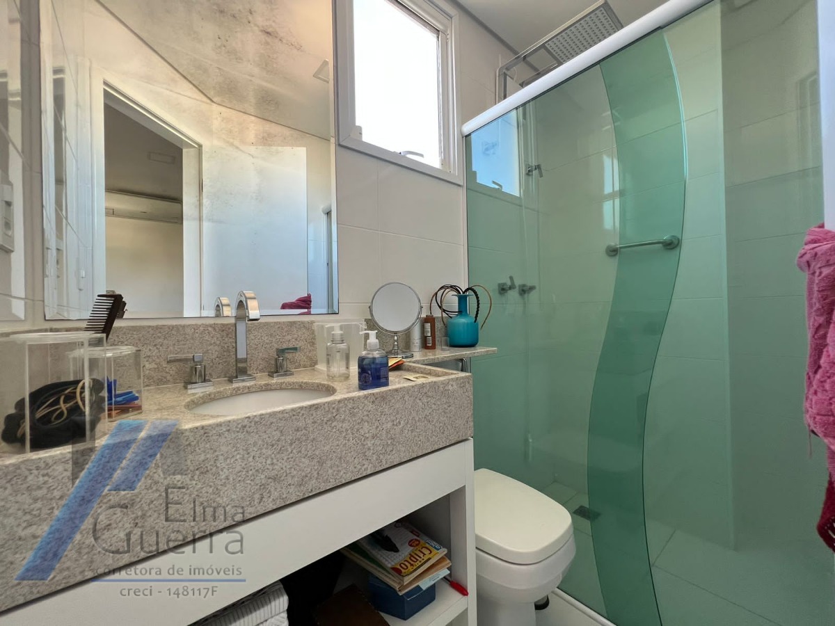 Ubatuba, Itaguá - Apartamento cobertura com 03 suítes e área de lazer com vista para o mar.