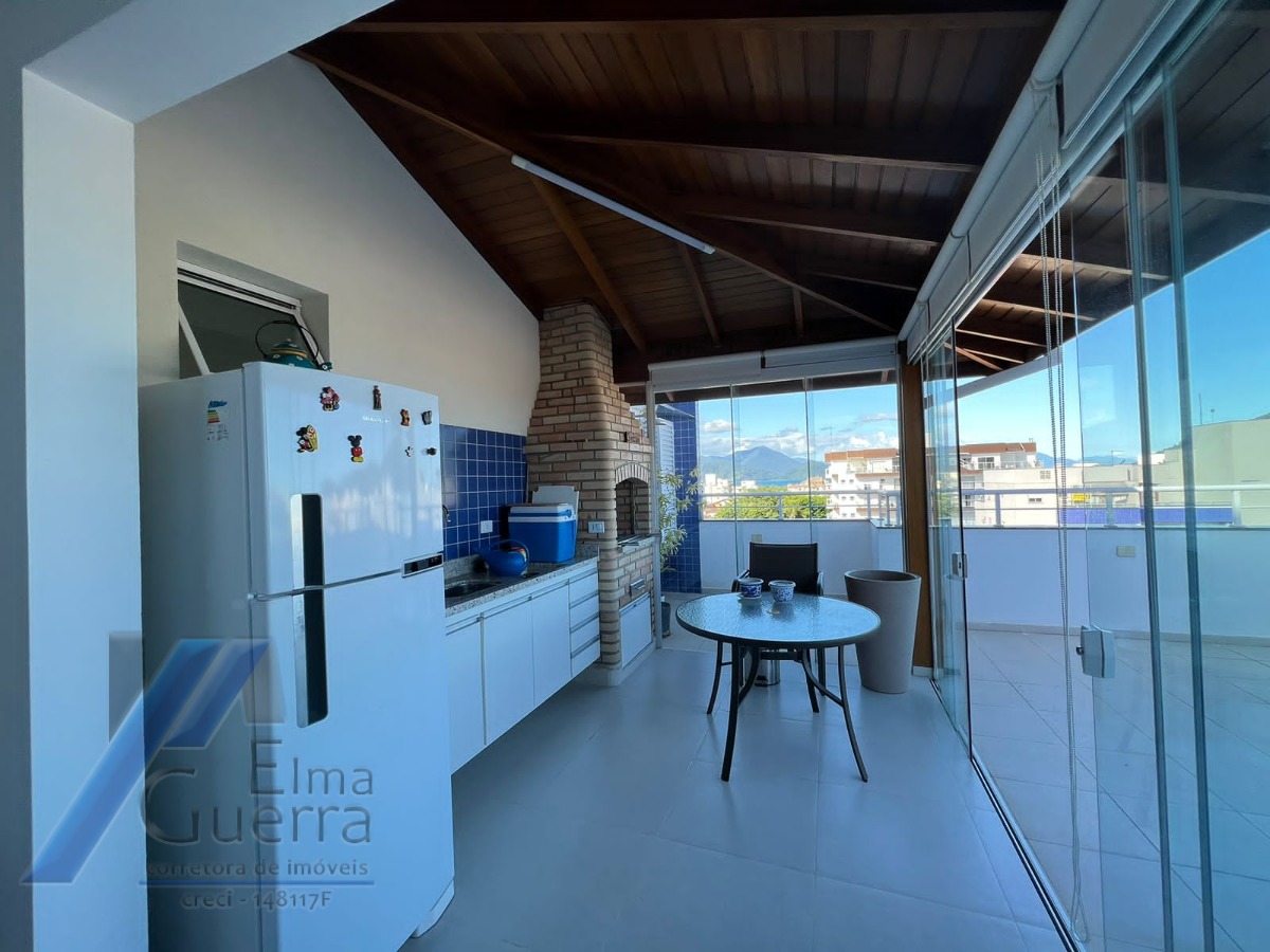 Ubatuba, Itaguá - Apartamento cobertura com 03 suítes e área de lazer com vista para o mar.