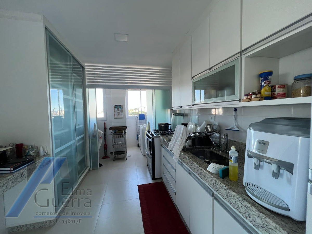 Ubatuba, Itaguá - Apartamento cobertura com 03 suítes e área de lazer com vista para o mar.
