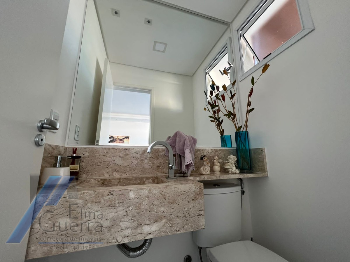 Ubatuba, Itaguá - Apartamento cobertura com 03 suítes e área de lazer com vista para o mar.