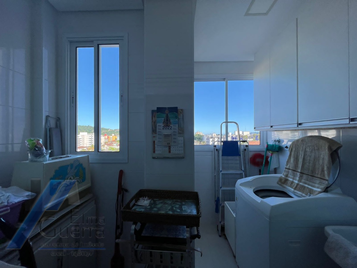 Ubatuba, Itaguá - Apartamento cobertura com 03 suítes e área de lazer com vista para o mar.