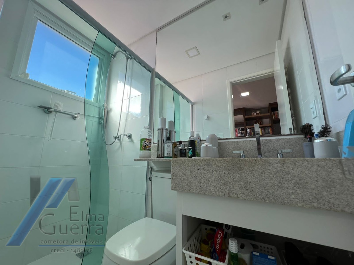 Ubatuba, Itaguá - Apartamento cobertura com 03 suítes e área de lazer com vista para o mar.