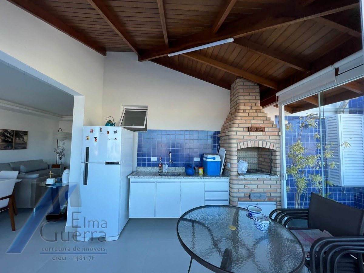 Ubatuba, Itaguá - Apartamento cobertura com 03 suítes e área de lazer com vista para o mar.