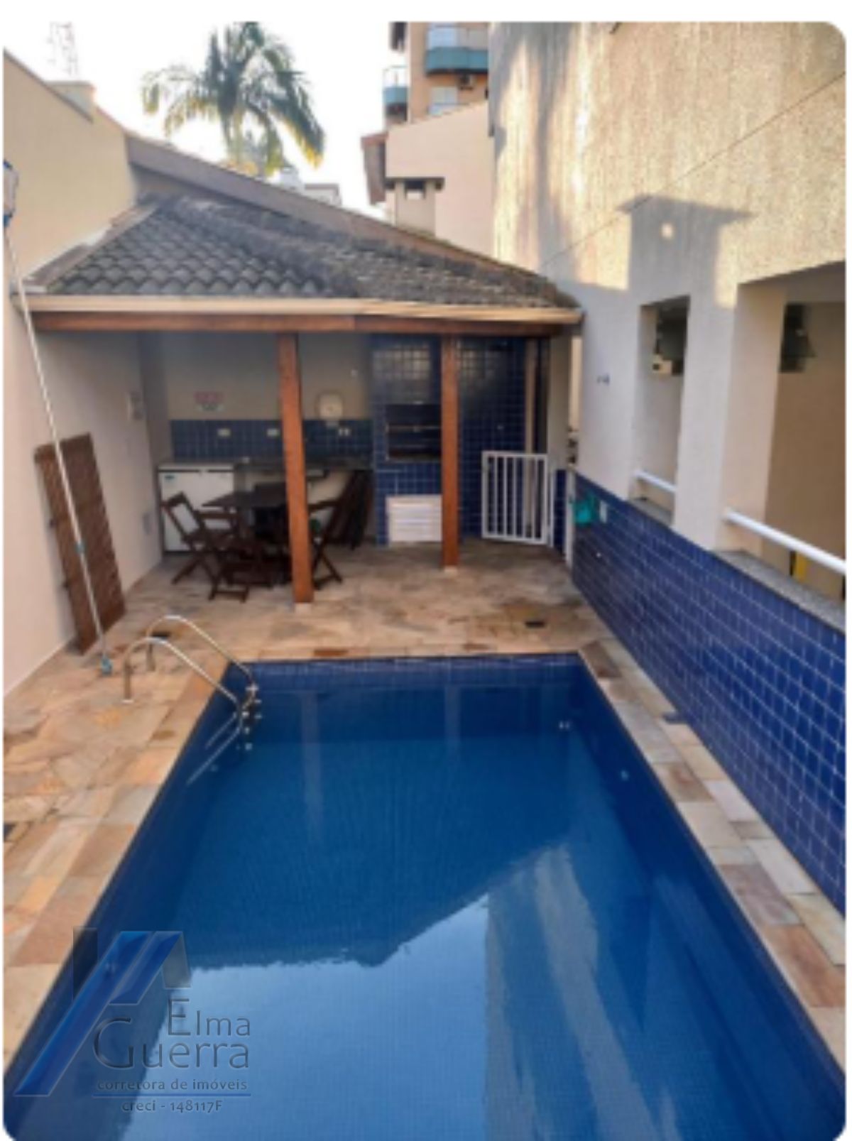 Ubatuba, Itaguá - Apartamento cobertura com 03 suítes e área de lazer com vista para o mar.