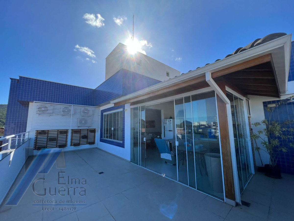 Ubatuba, Itaguá - Apartamento cobertura com 03 suítes e área de lazer com vista para o mar.