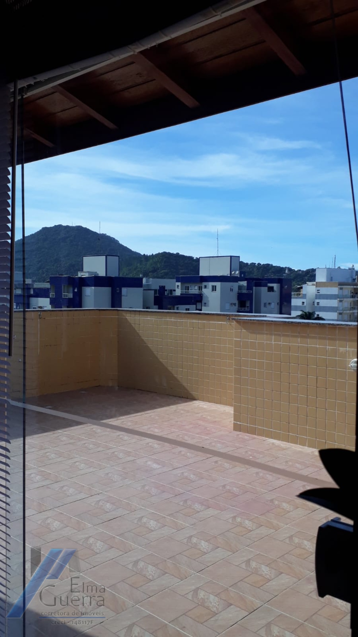 Ubatuba, Itaguá - Apartamento cobertura com 03 dormitórios sendo 01 suíte e área de lazer.