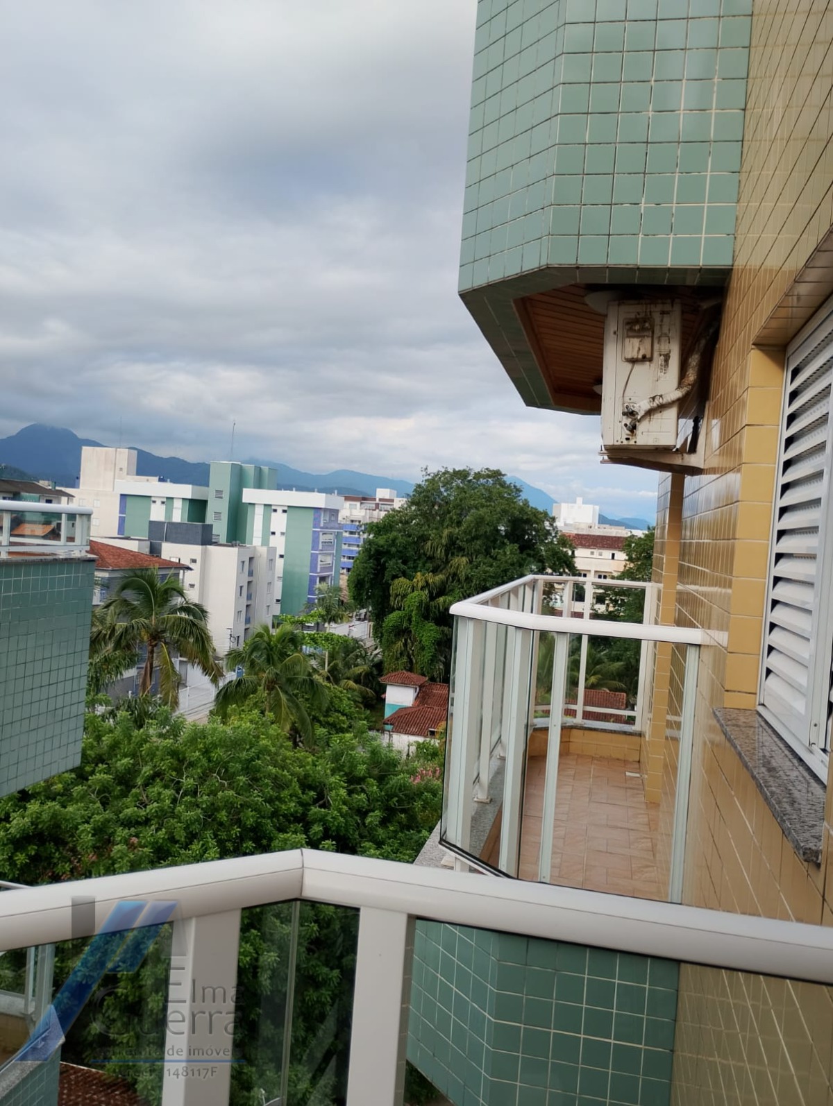Ubatuba, Itaguá - Apartamento cobertura com 03 dormitórios sendo 01 suíte e área de lazer.