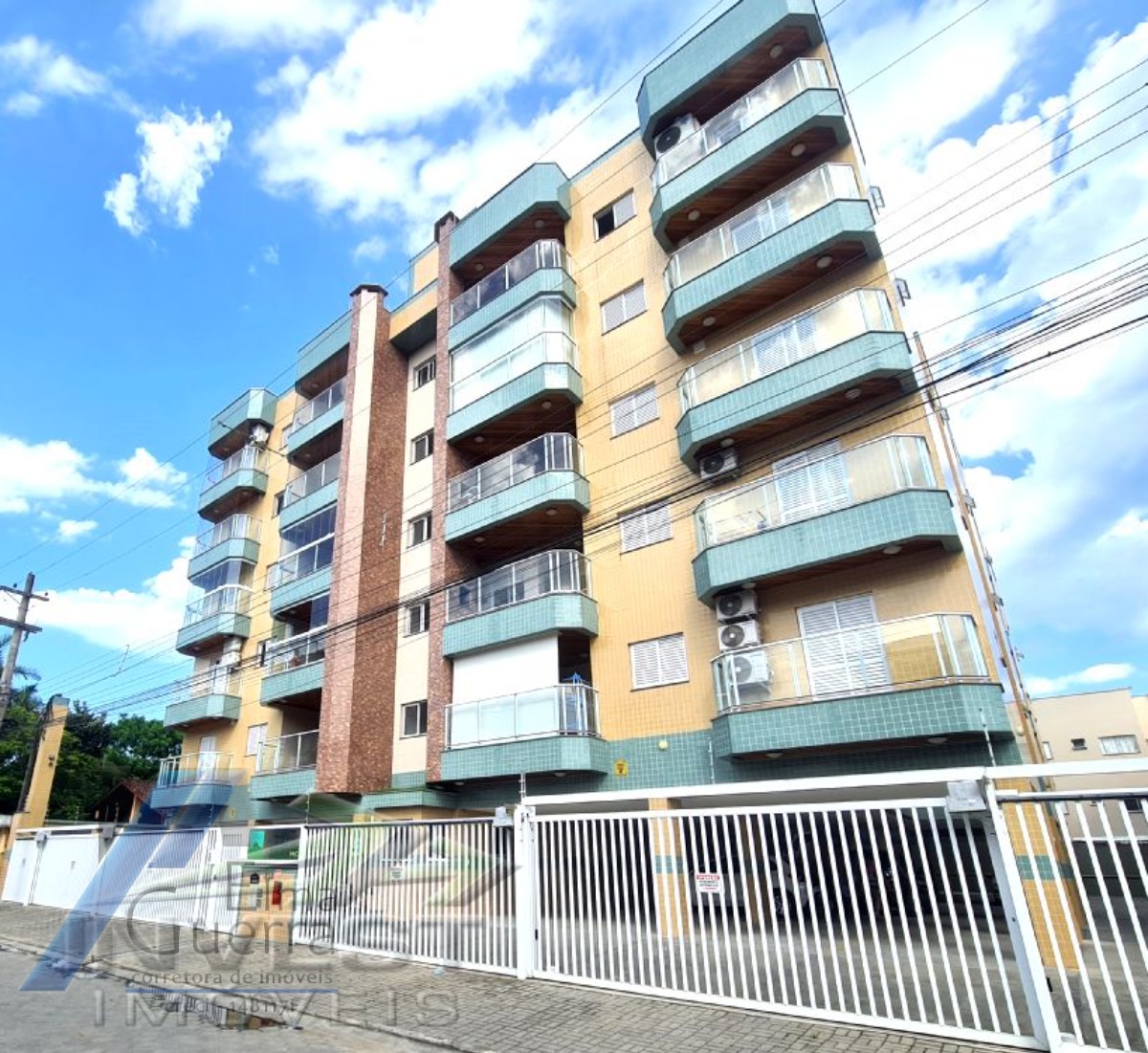 Ubatuba, Itaguá - Apartamento cobertura com 03 dormitórios sendo 01 suíte e área de lazer.