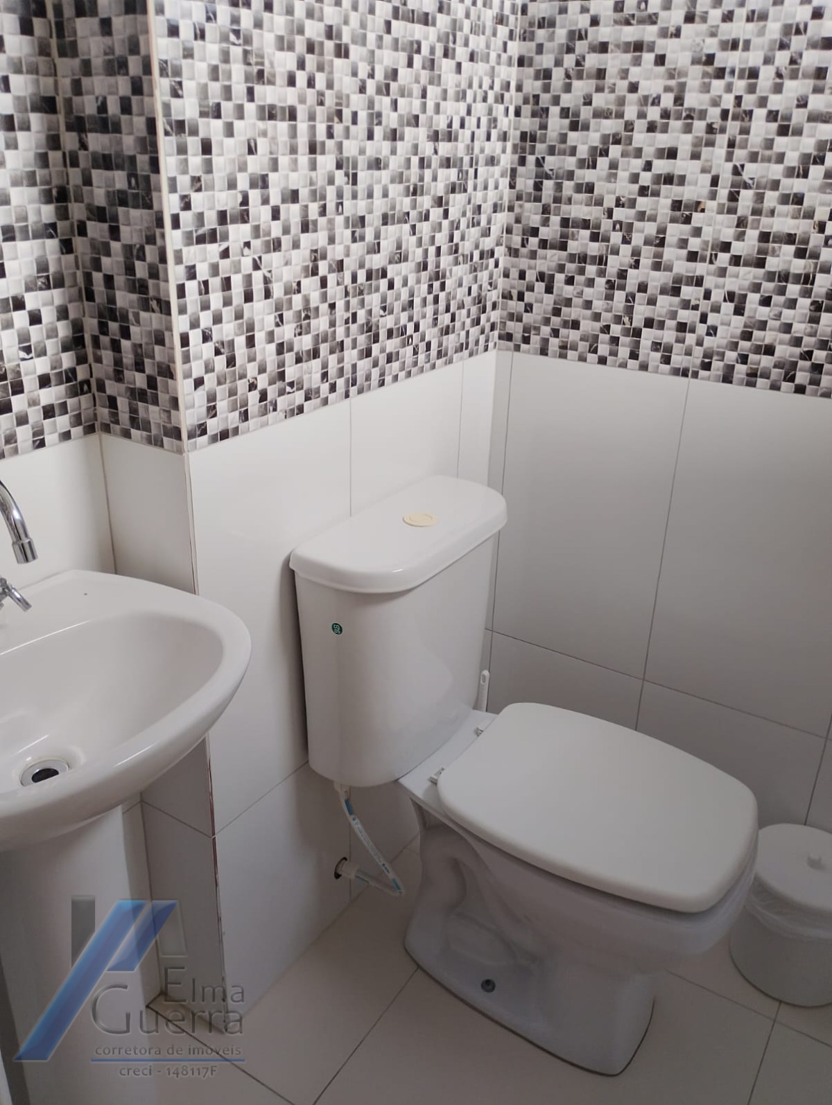 Ubatuba, Itaguá - Apartamento cobertura com 03 dormitórios sendo 01 suíte e área de lazer.