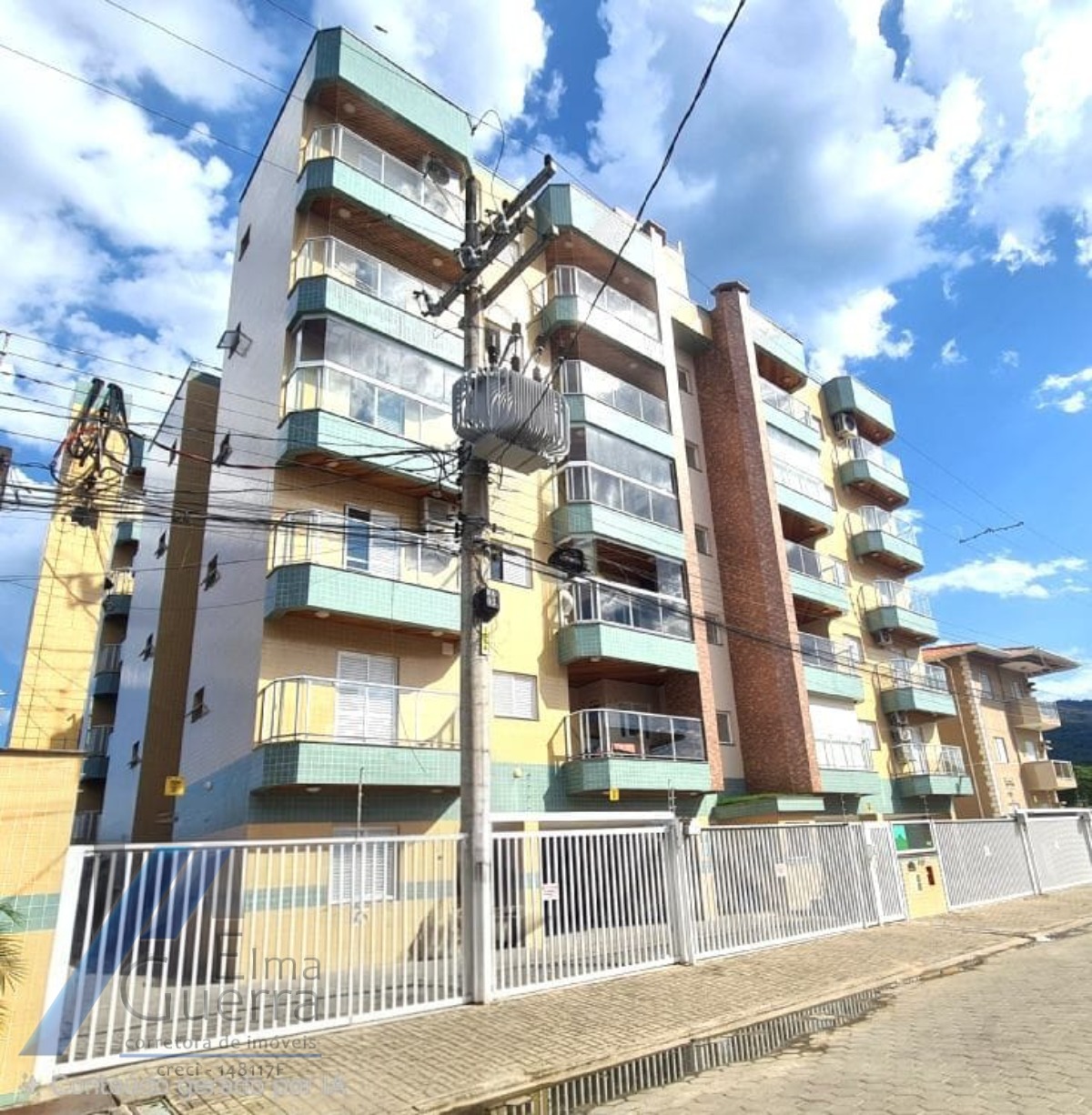 Ubatuba, Itaguá - Apartamento cobertura com 03 dormitórios sendo 01 suíte e área de lazer.
