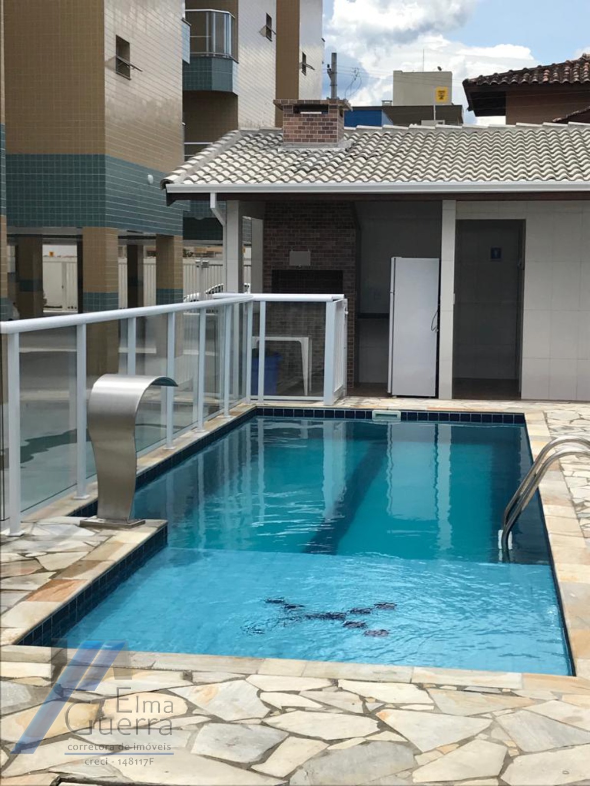 Ubatuba, Itaguá - Apartamento cobertura com 03 dormitórios sendo 01 suíte e área de lazer.
