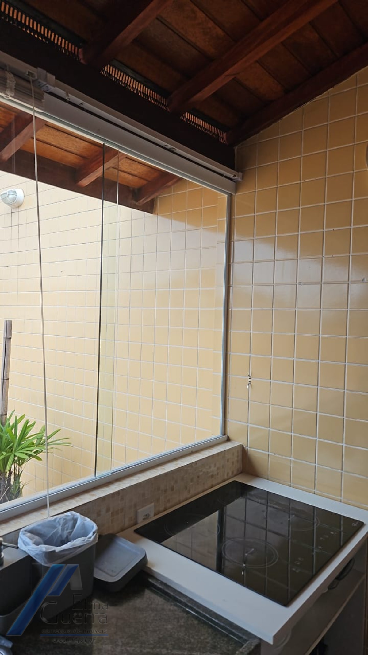 Ubatuba, Itaguá - Apartamento cobertura com 03 dormitórios sendo 01 suíte e área de lazer.