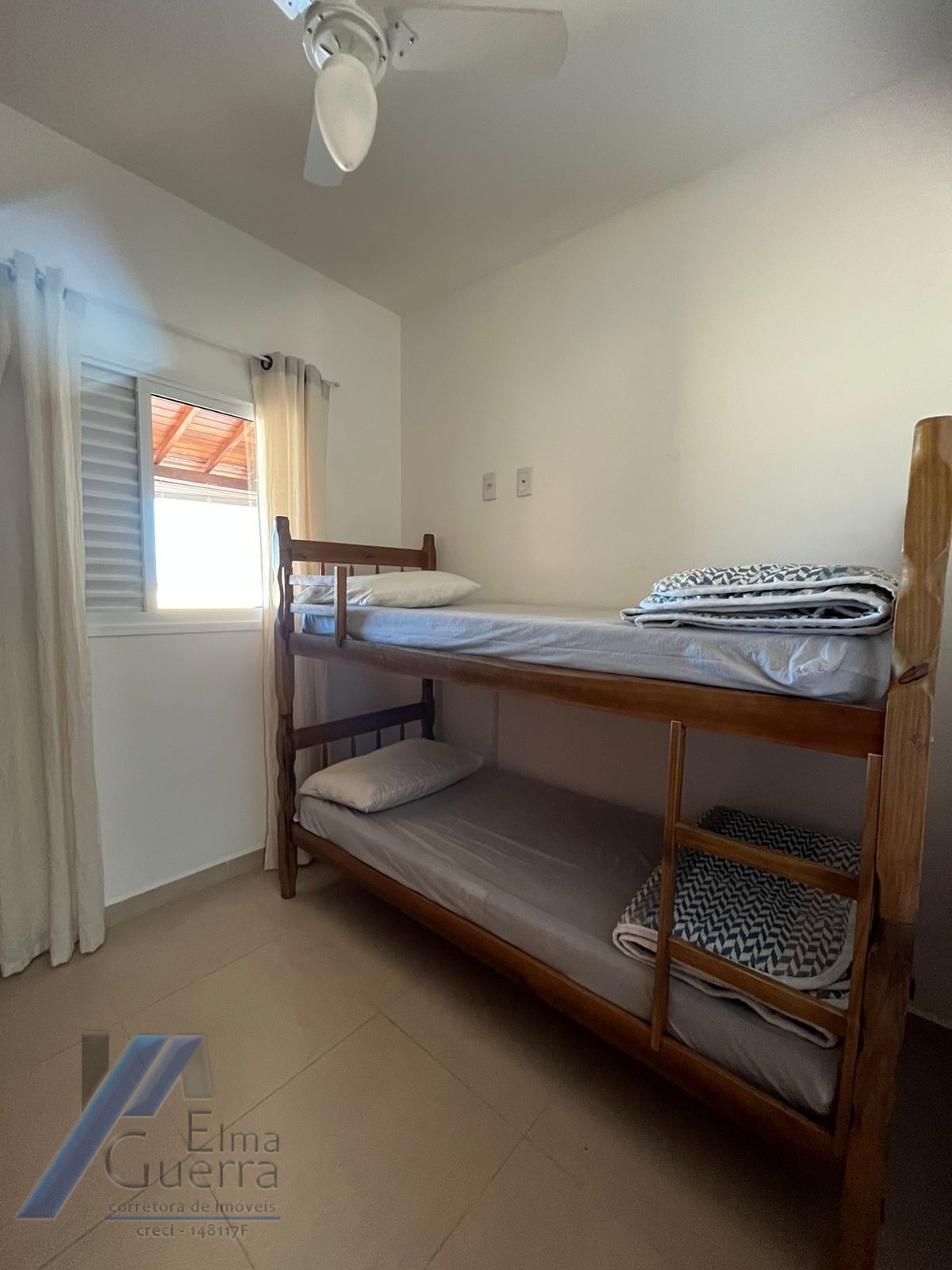 Ubatuba, Itaguá - Apartamento cobertura com 03 dormitórios sendo 01 suíte e área de lazer.