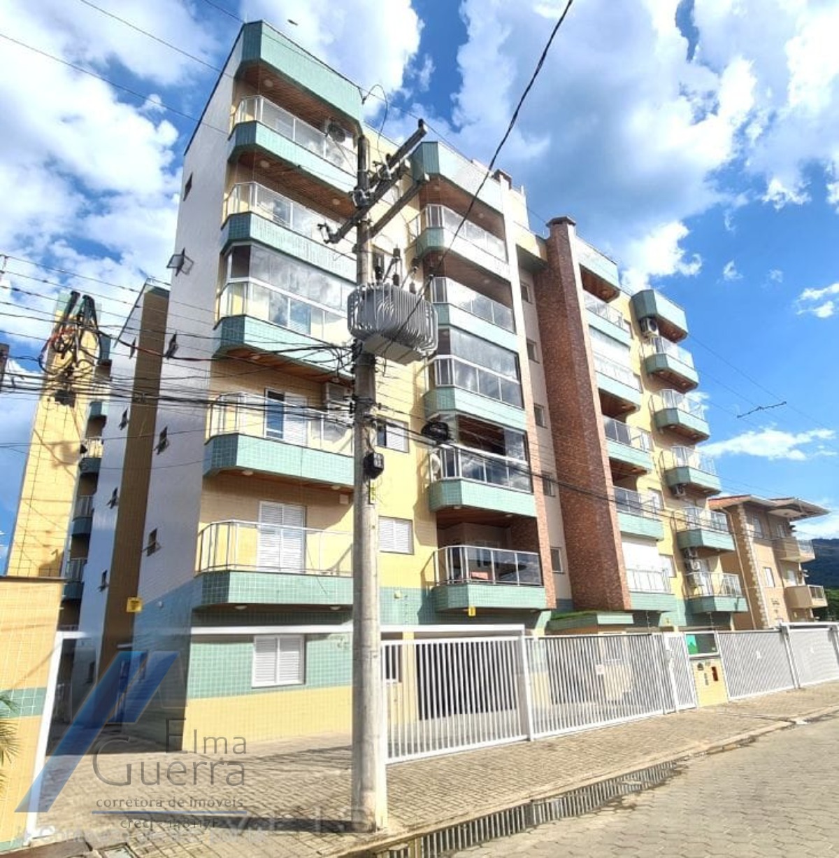 Ubatuba, Itaguá - Apartamento cobertura com 03 dormitórios sendo 01 suíte e área de lazer.