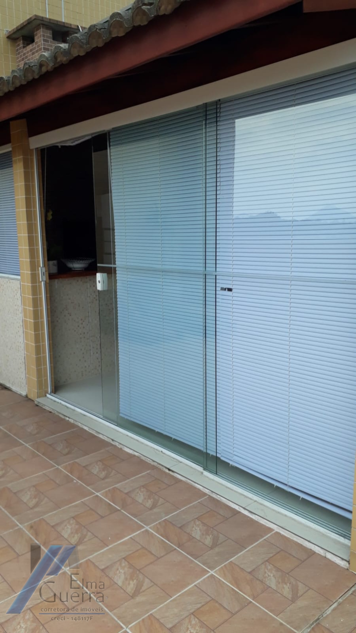 Ubatuba, Itaguá - Apartamento cobertura com 03 dormitórios sendo 01 suíte e área de lazer.