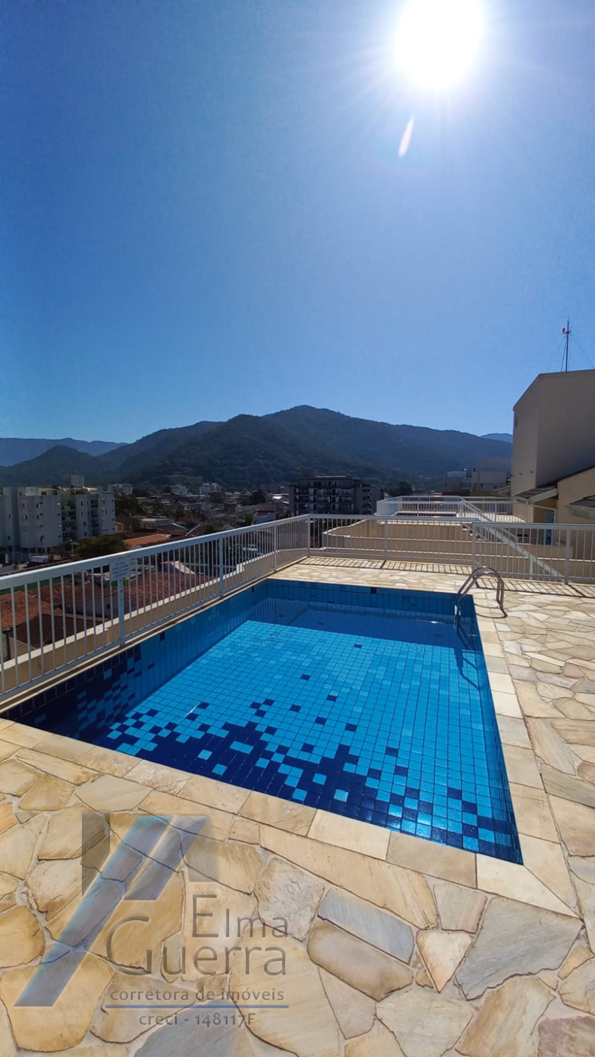 Ubatuba, Centro - Apartamento mobiliado com 2 dormitórios.