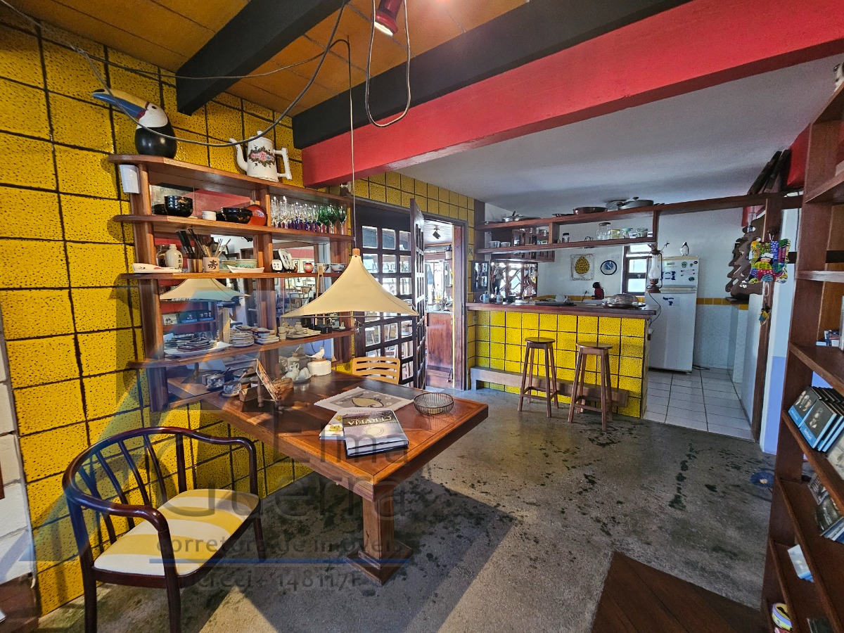 Ubatuba, Centro - Casa com 5 quartos, sendo 3 suítes