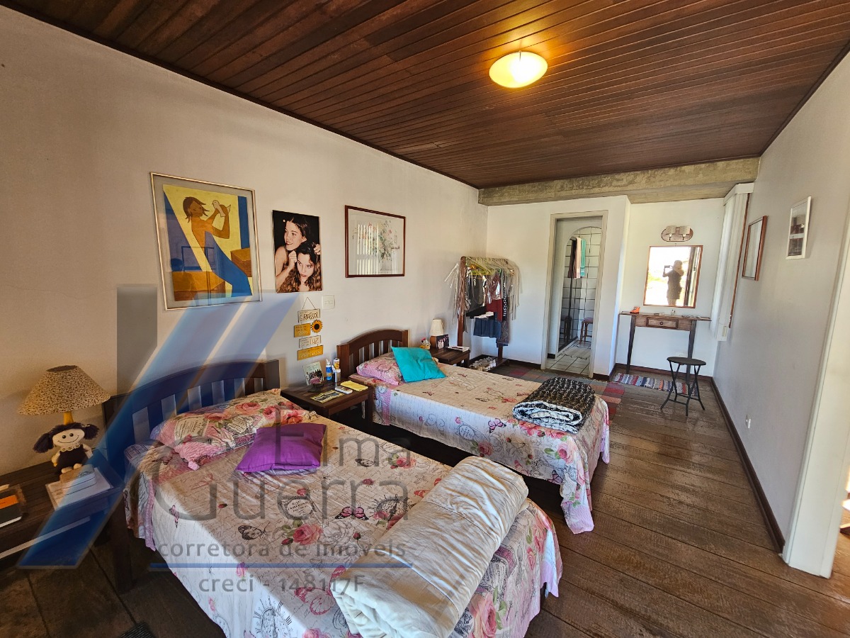 Ubatuba, Centro - Casa com 5 quartos, sendo 3 suítes