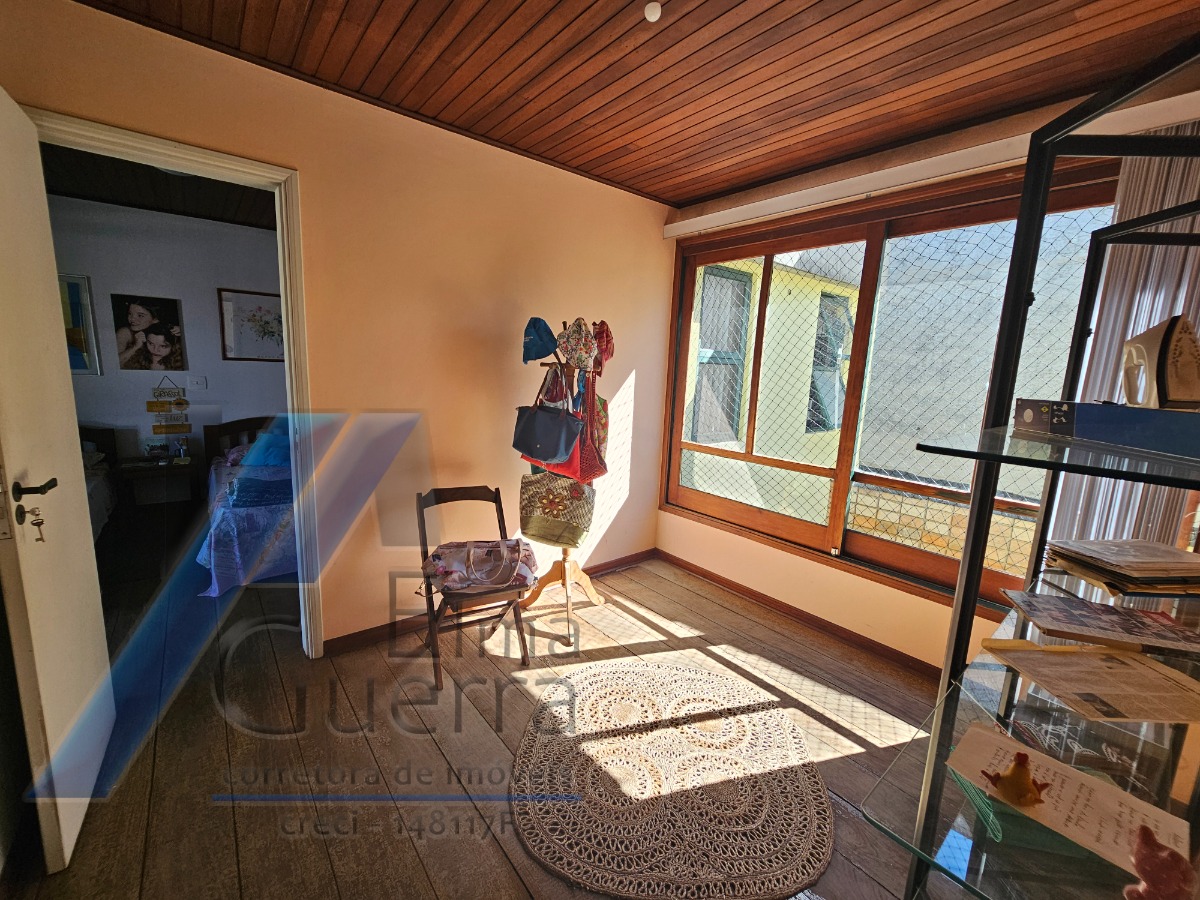 Ubatuba, Centro - Casa com 5 quartos, sendo 3 suítes