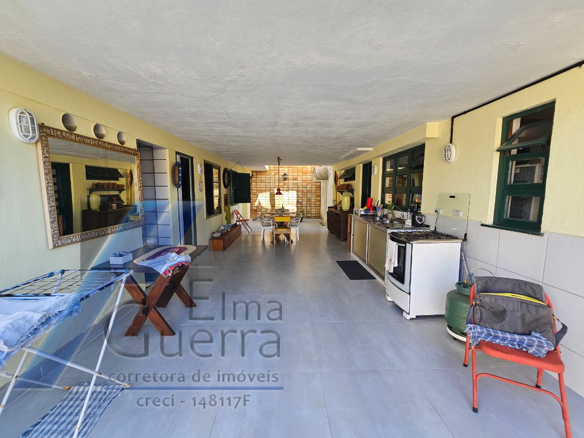 Ubatuba, Centro - Casa com 5 quartos, sendo 3 suítes