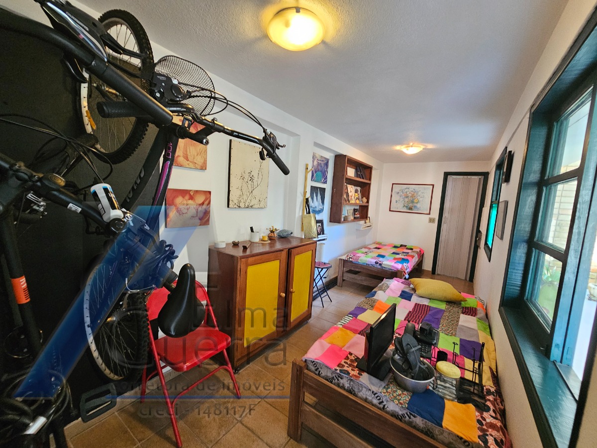 Ubatuba, Centro - Casa com 5 quartos, sendo 3 suítes
