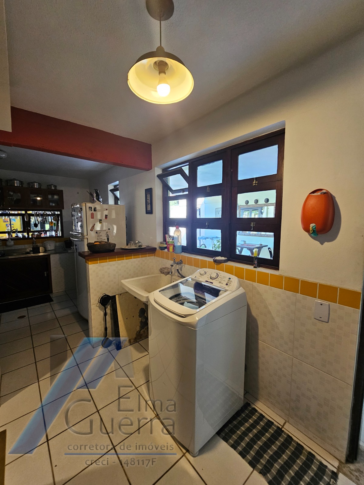 Ubatuba, Centro - Casa com 5 quartos, sendo 3 suítes