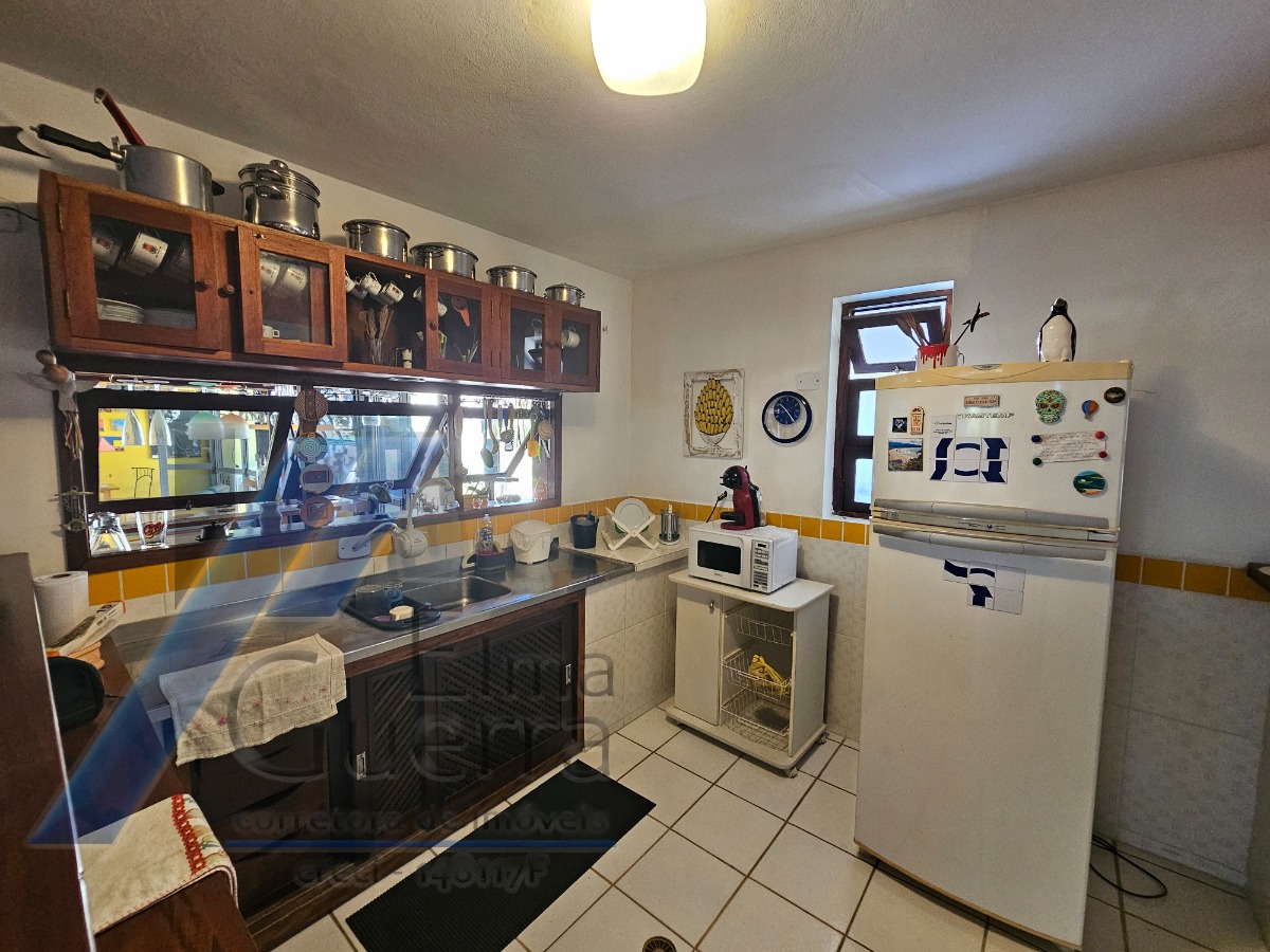 Ubatuba, Centro - Casa com 5 quartos, sendo 3 suítes