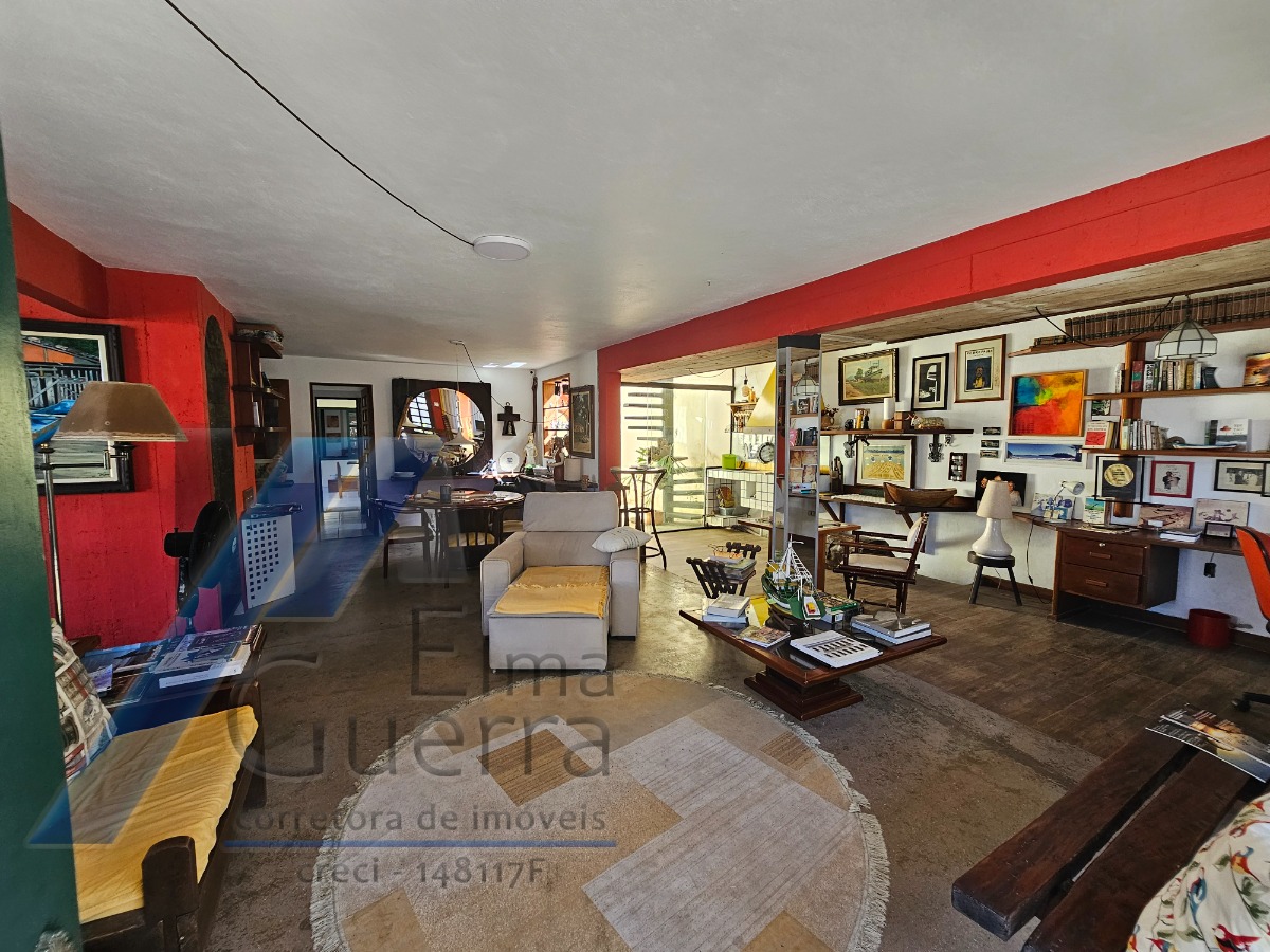 Ubatuba, Centro - Casa com 5 quartos, sendo 3 suítes