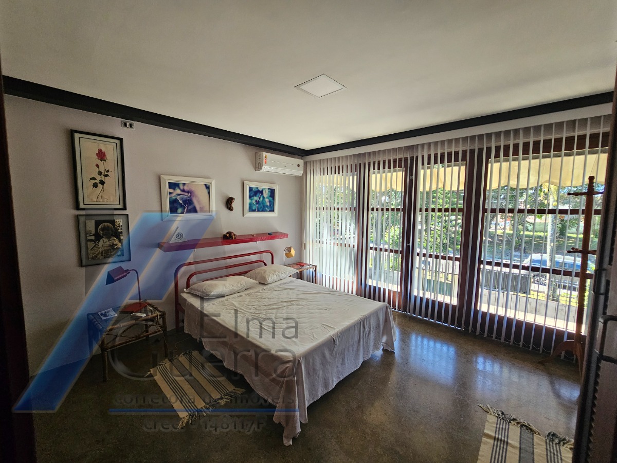 Ubatuba, Centro - Casa com 5 quartos, sendo 3 suítes