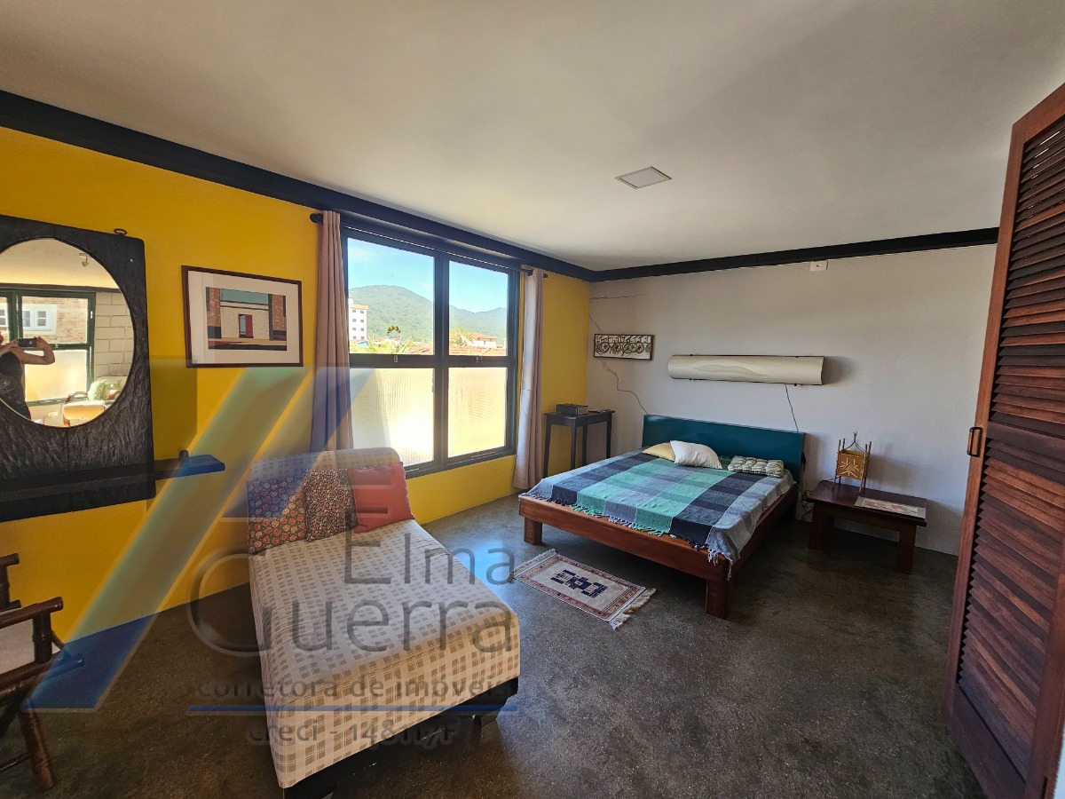 Ubatuba, Centro - Casa com 5 quartos, sendo 3 suítes