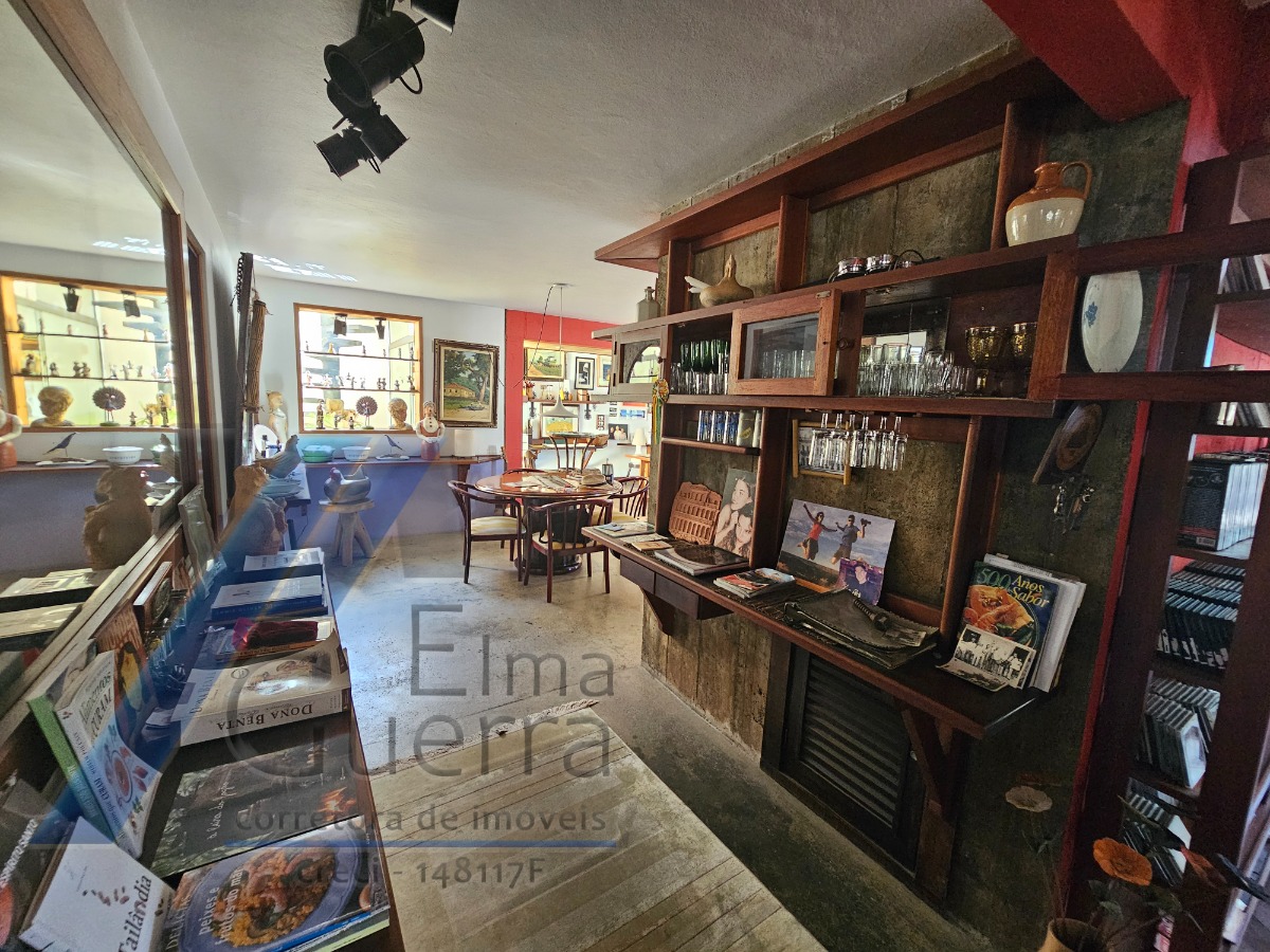 Ubatuba, Centro - Casa com 5 quartos, sendo 3 suítes