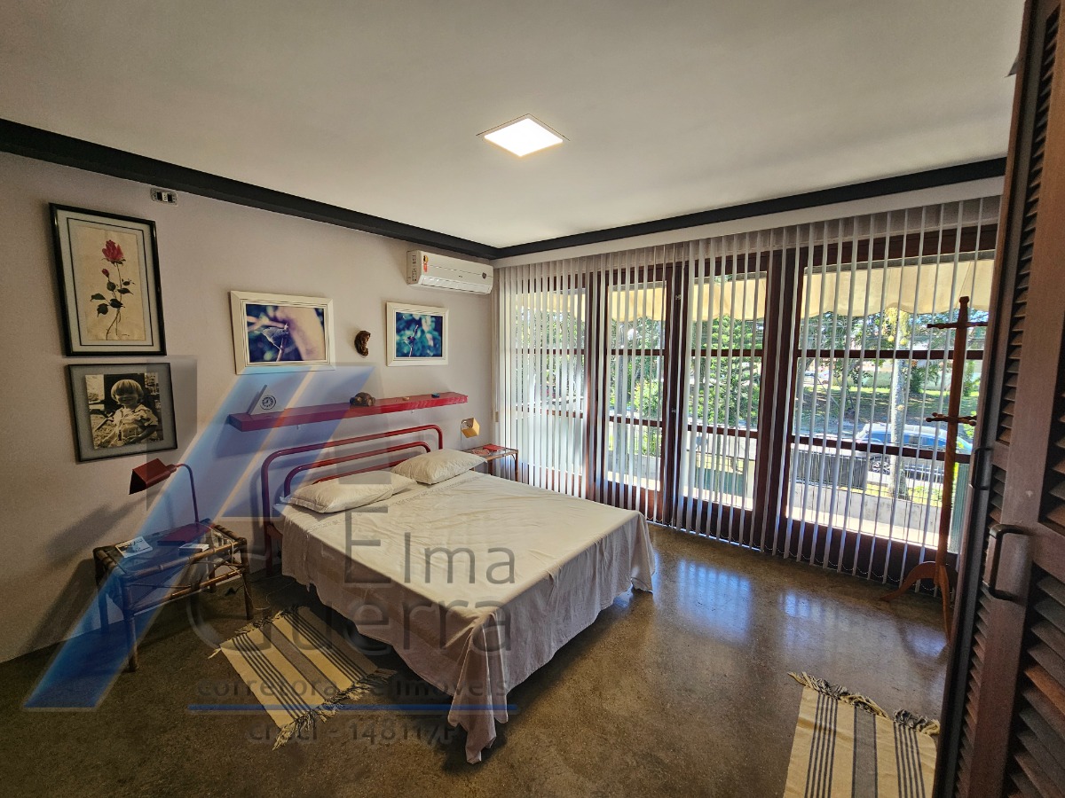 Ubatuba, Centro - Casa com 5 quartos, sendo 3 suítes