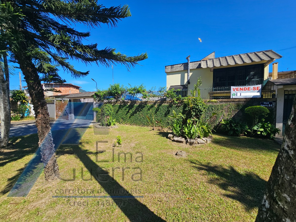 Ubatuba, Centro - Casa com 5 quartos, sendo 3 suítes