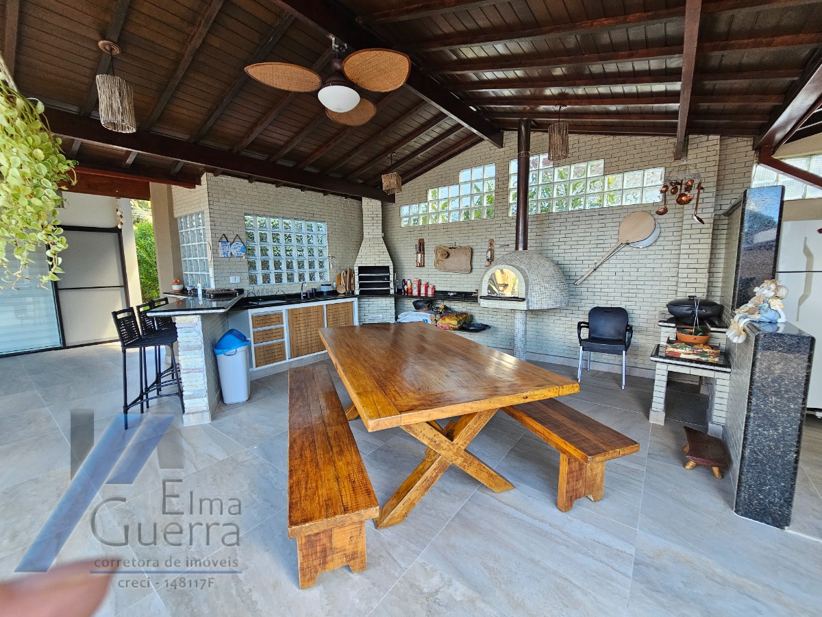 Ubatuba - Condomínio Park Hills, casa nova com 04 suítes e área de lazer.