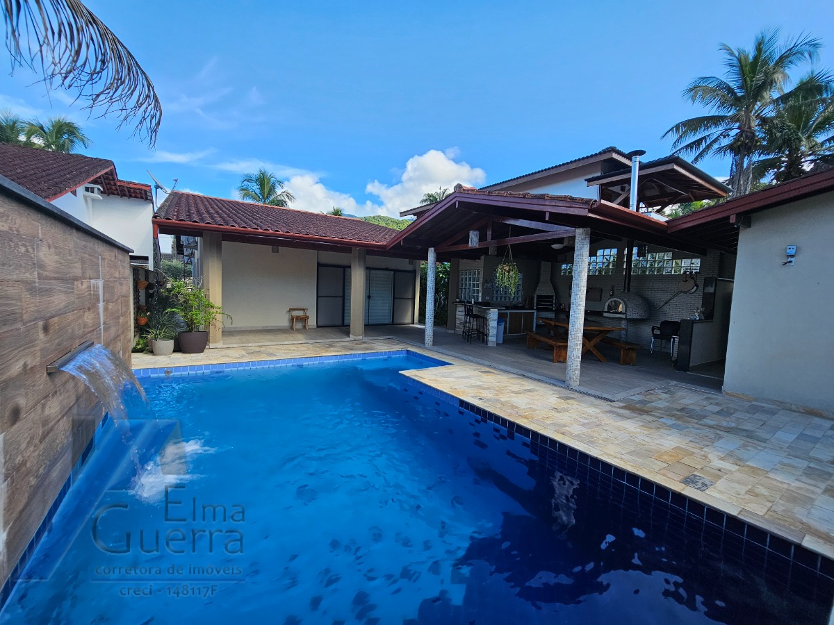 Ubatuba - Condomínio Park Hills, casa nova com 04 suítes e área de lazer.