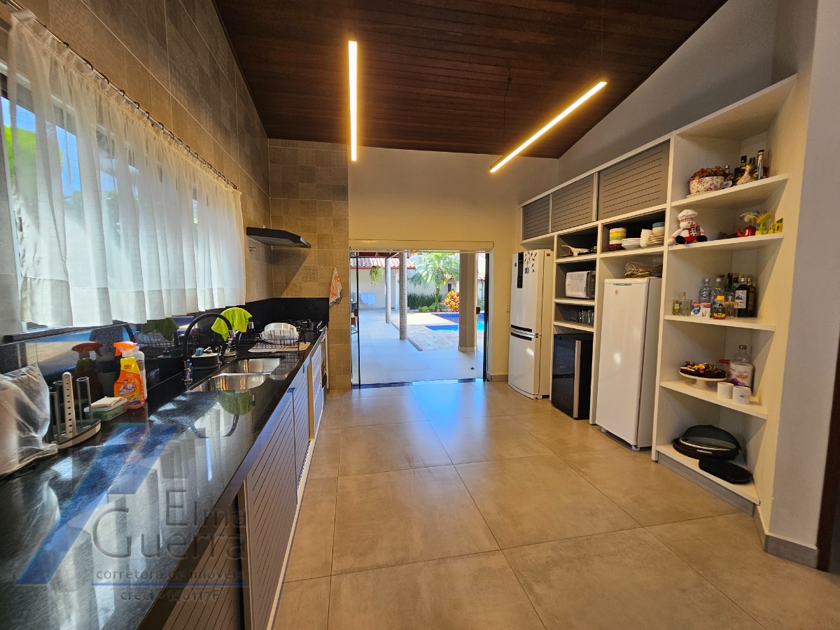 Ubatuba - Condomínio Park Hills, casa nova com 04 suítes e área de lazer.