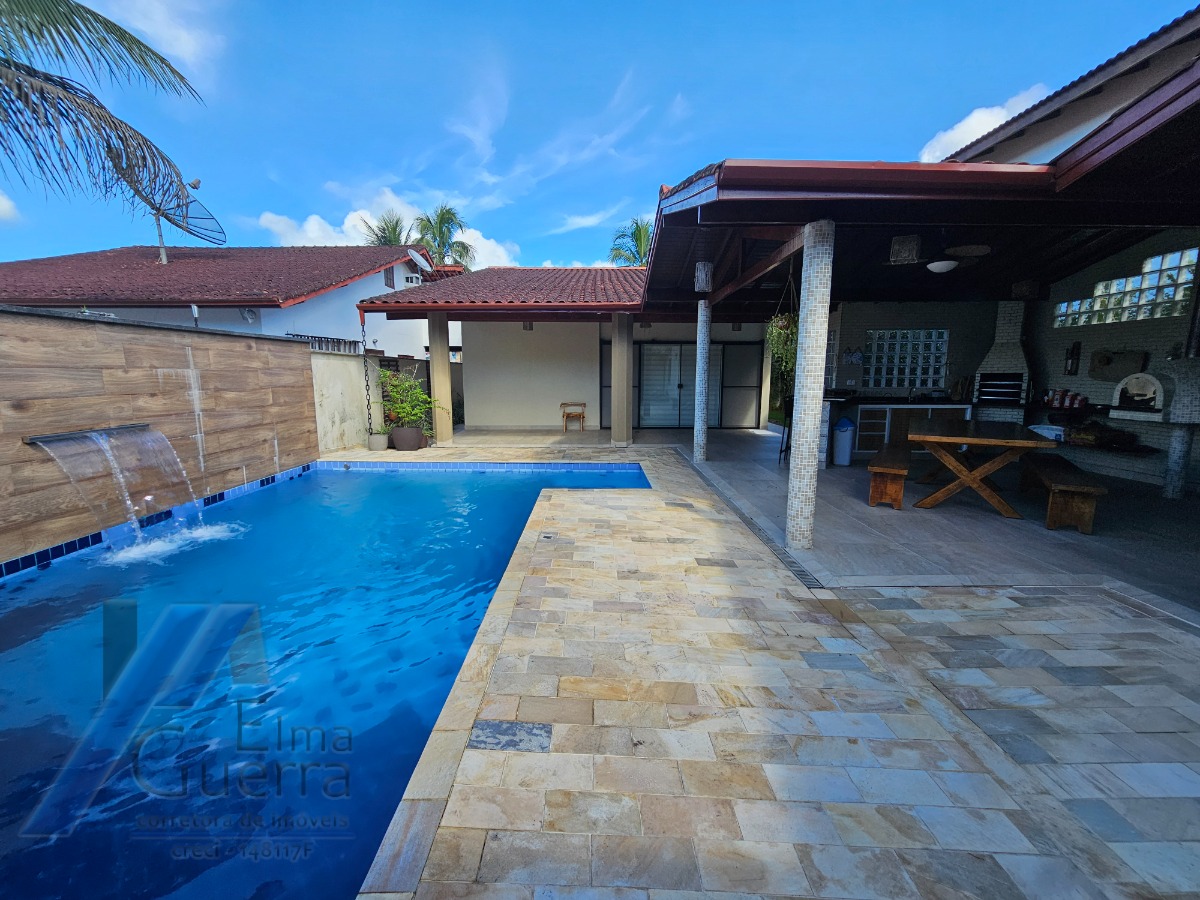 Ubatuba - Condomínio Park Hills, casa nova com 04 suítes e área de lazer.