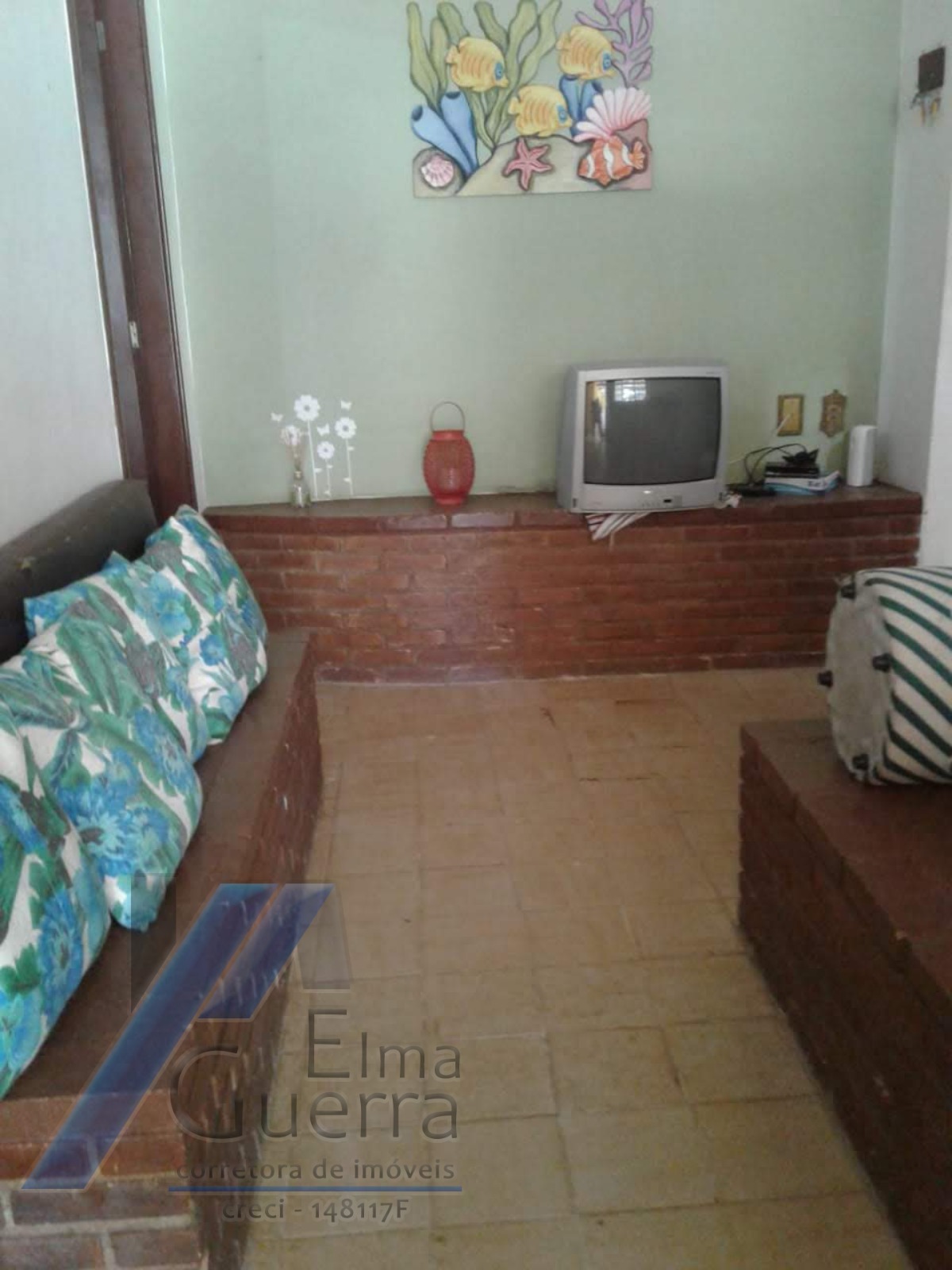 Ubatuba, Estufa I - Casa com 2 dormitórios, em corredor comercial.