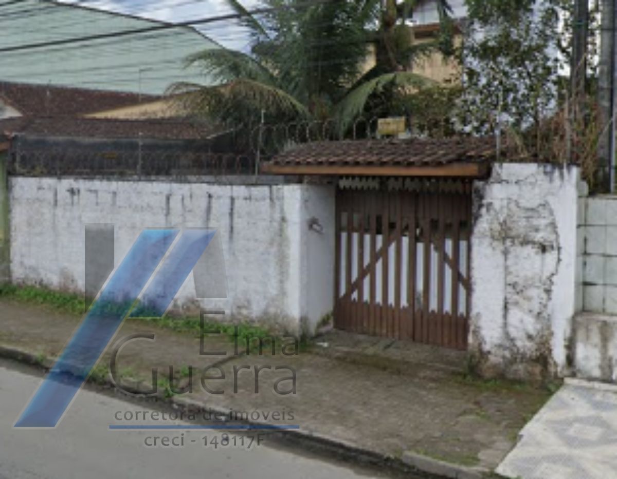 Ubatuba, Estufa I - Casa com 2 dormitórios, em corredor comercial.