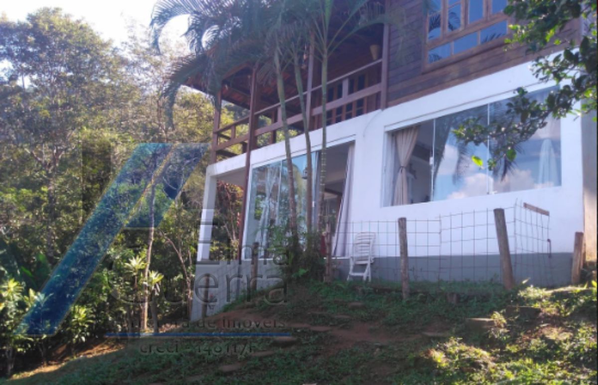 Ubatuba, Enseada - Casa com 05 dormitórios com vista para o mar.