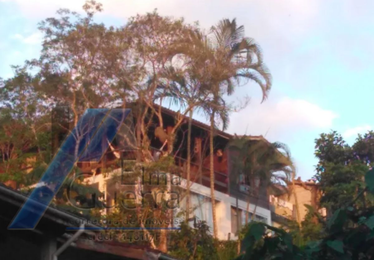 Ubatuba, Enseada - Casa com 05 dormitórios com vista para o mar.