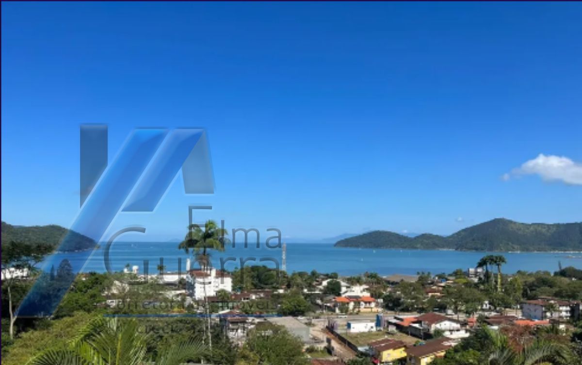 Ubatuba, Enseada - Casa com 05 dormitórios com vista para o mar.