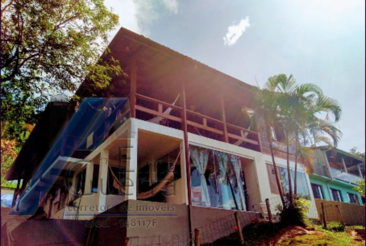 Ubatuba, Enseada - Casa com 05 dormitórios com vista para o mar.