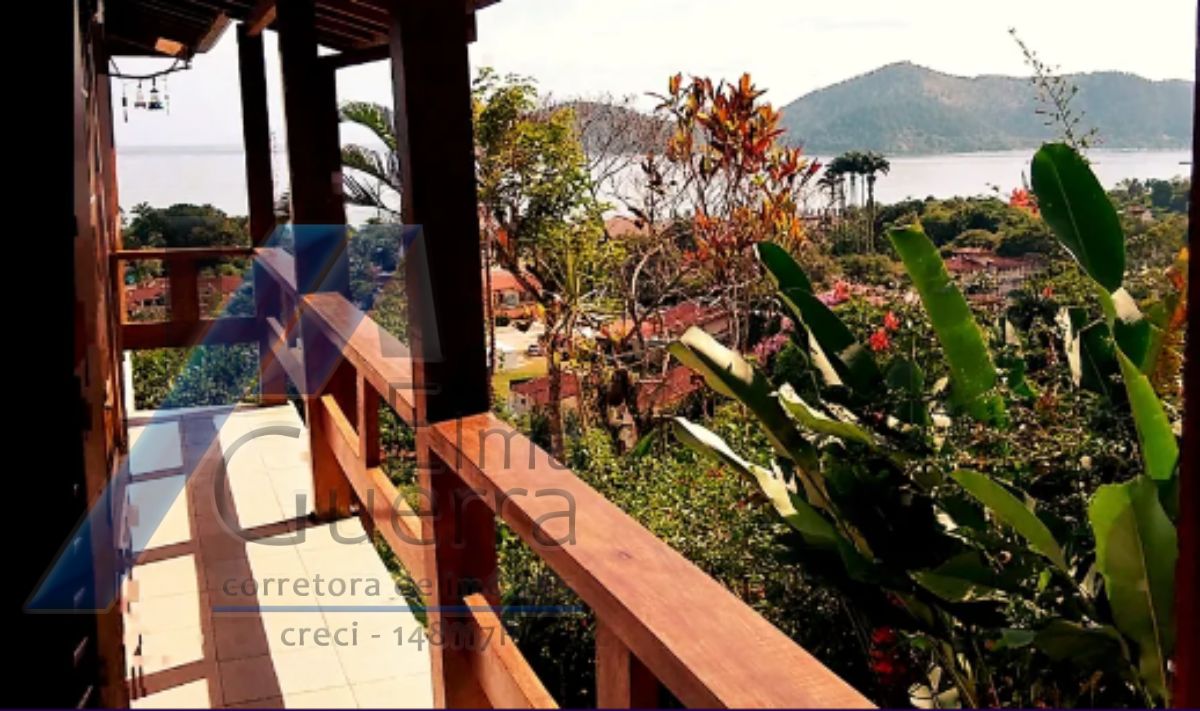 Ubatuba, Enseada - Casa com 05 dormitórios com vista para o mar.