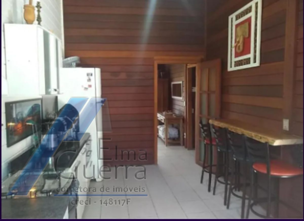 Ubatuba, Enseada - Casa com 05 dormitórios com vista para o mar.