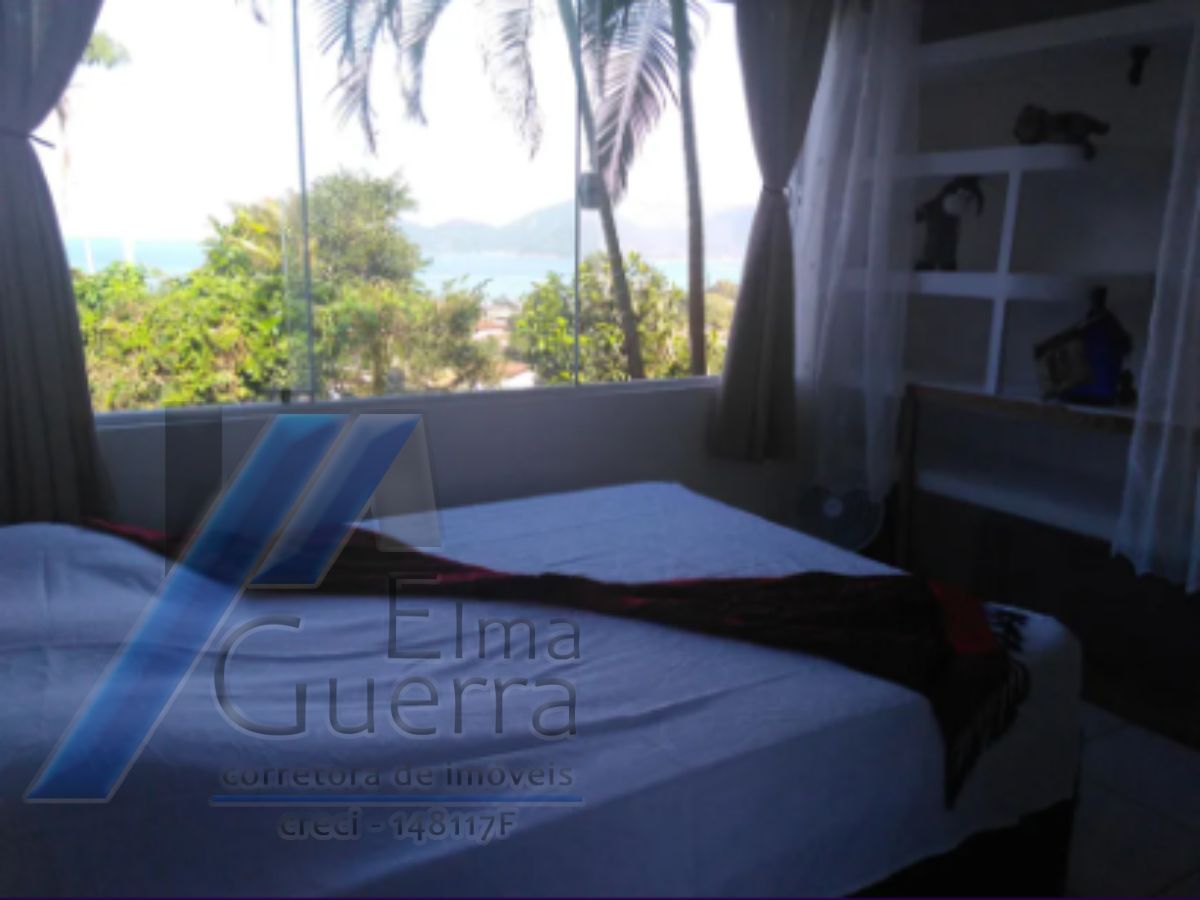 Ubatuba, Enseada - Casa com 05 dormitórios com vista para o mar.