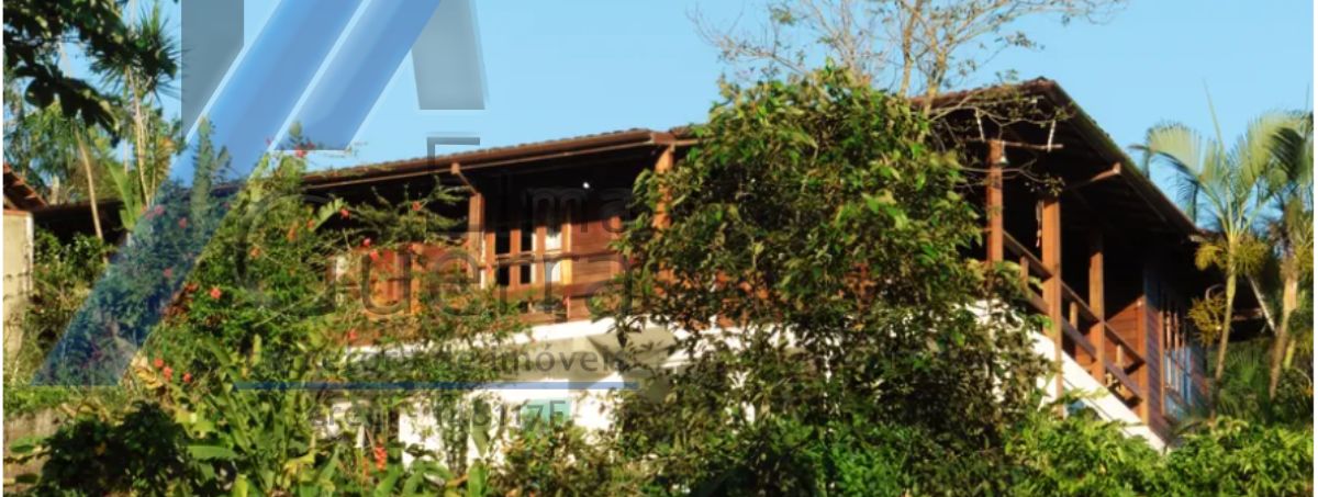 Ubatuba, Enseada - Casa com 05 dormitórios com vista para o mar.