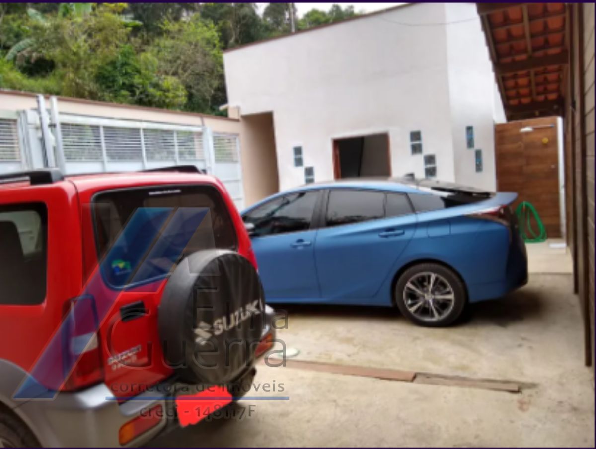 Ubatuba, Enseada - Casa com 05 dormitórios com vista para o mar.